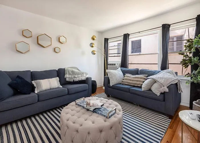 Luxe 1-Bedroom Apartment W/ Hot Tub