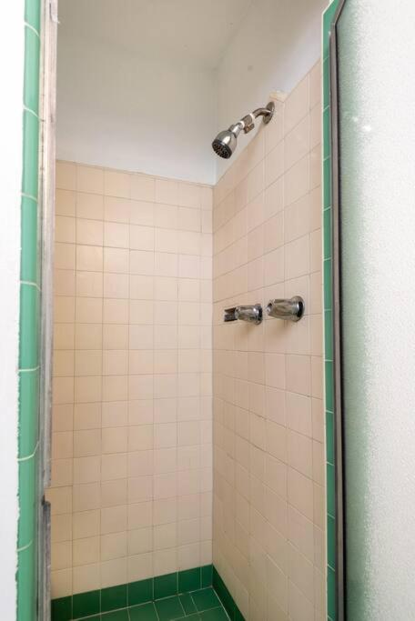 Luxe 1-bedroom W/ Hot Tub * Los Angeles